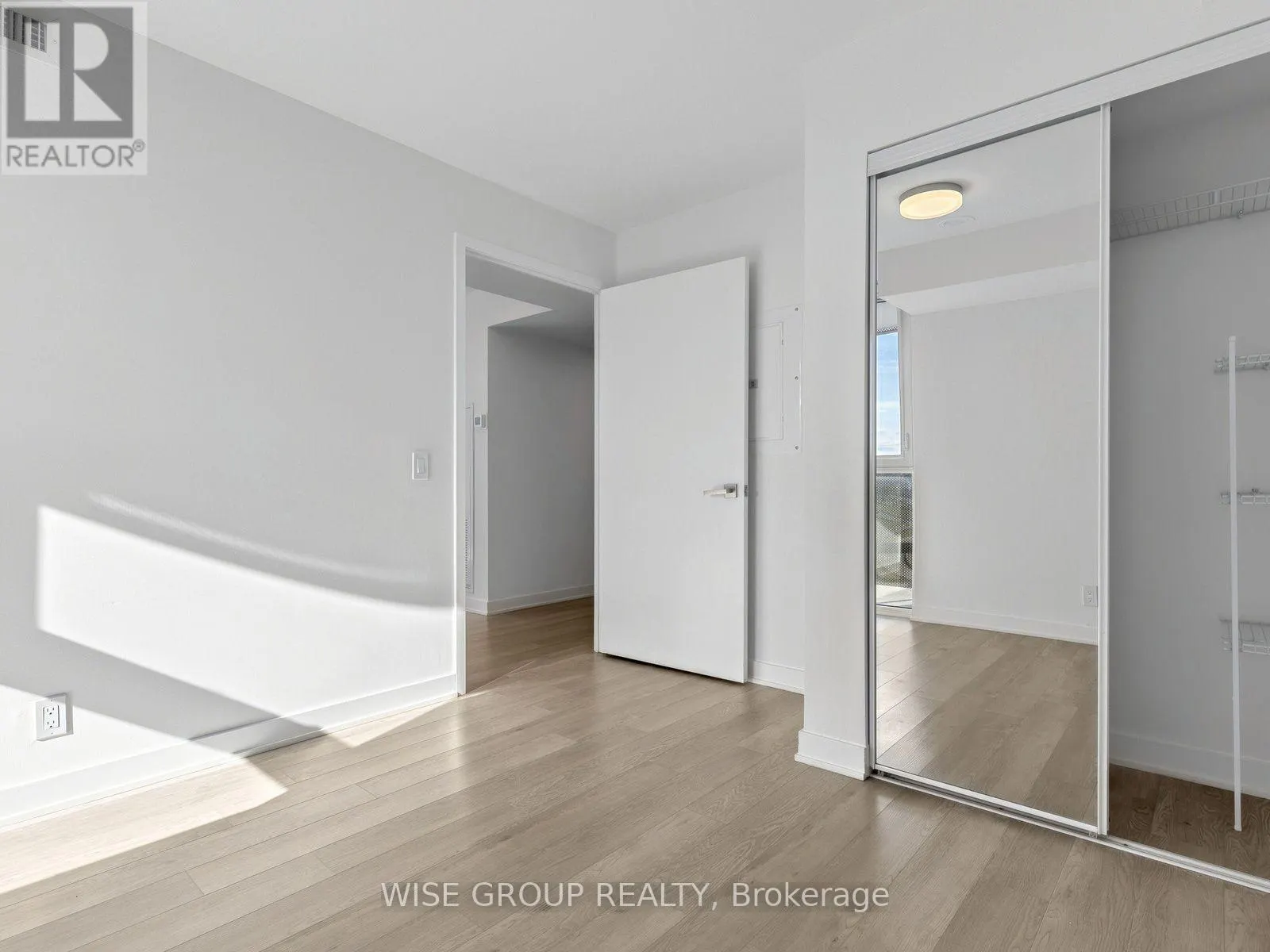 1108 - 18 TRETTI WAY