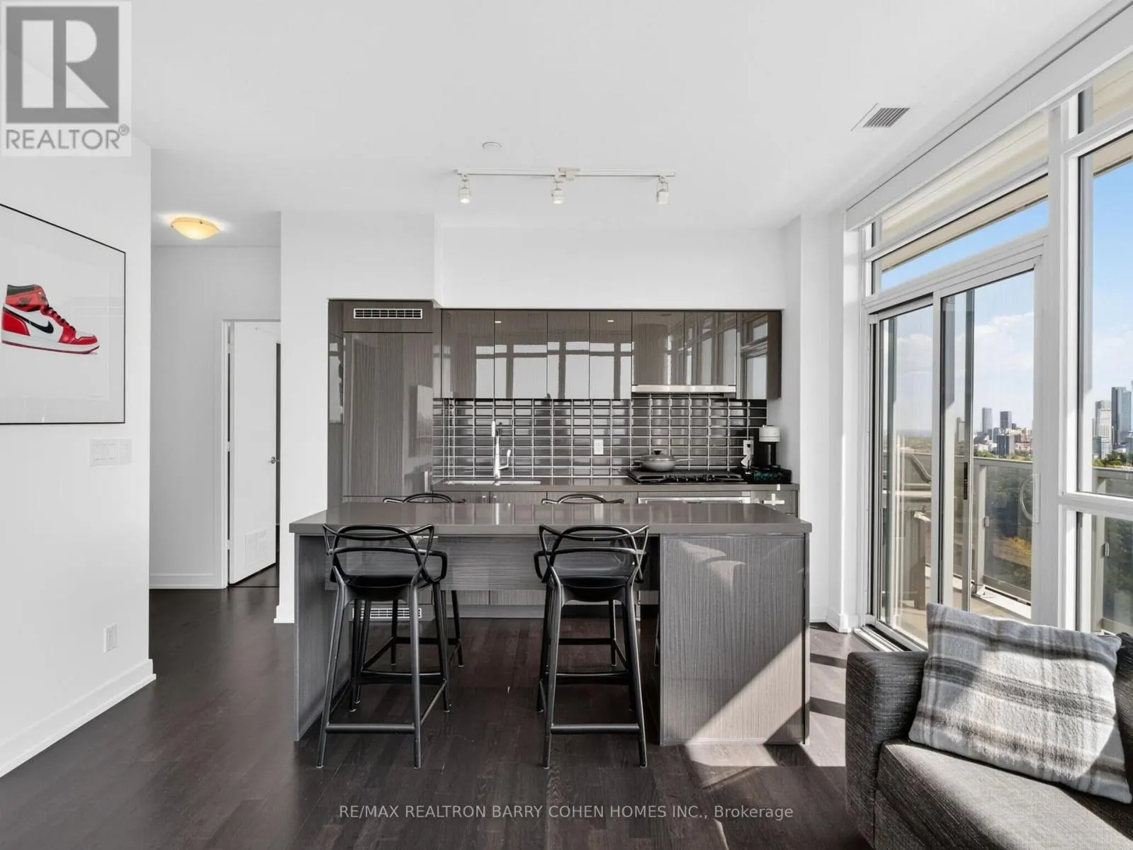 1707 - 501 ST CLAIR AVENUE W