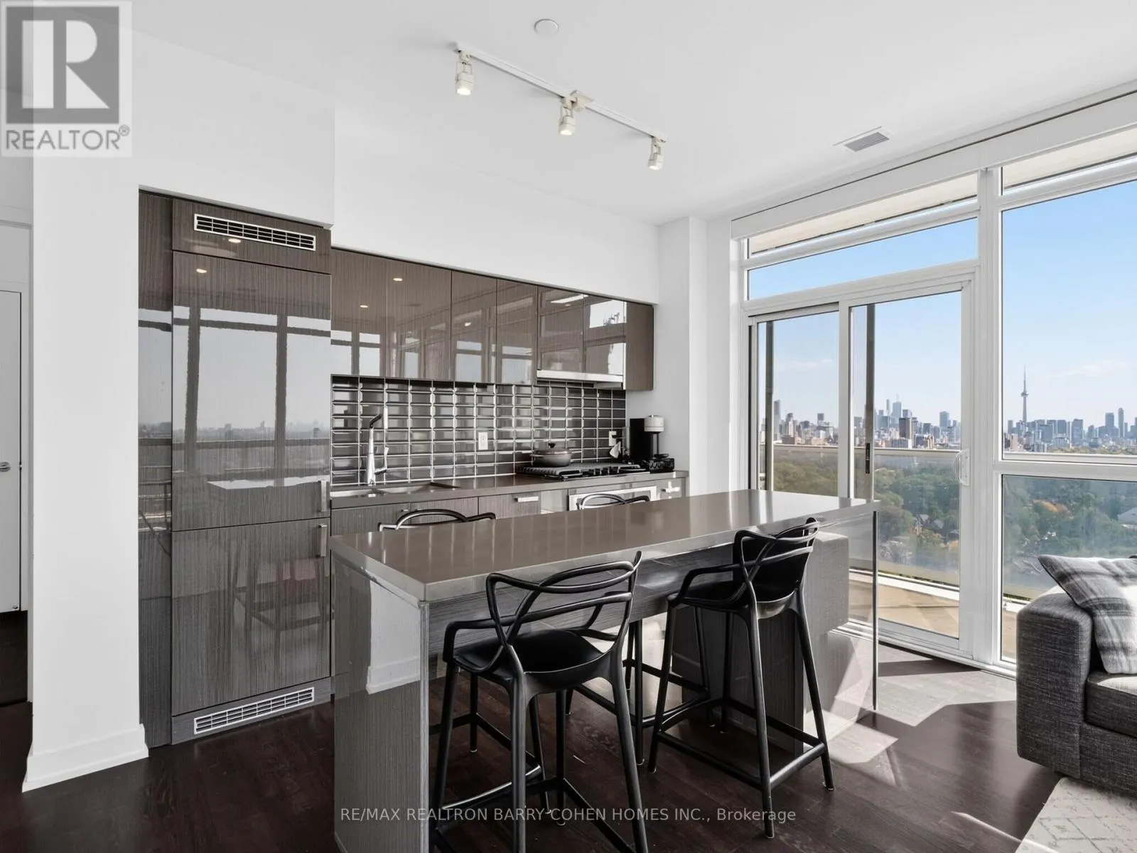 1707 - 501 ST CLAIR AVENUE W