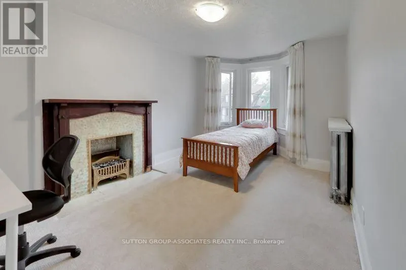 131 LAUDER AVENUE