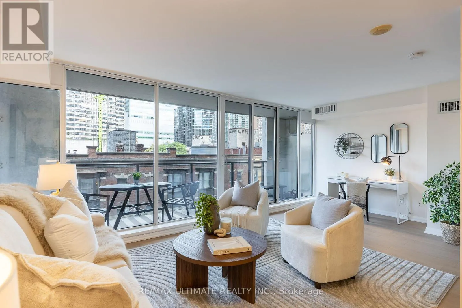 627 - 111 ELIZABETH STREET