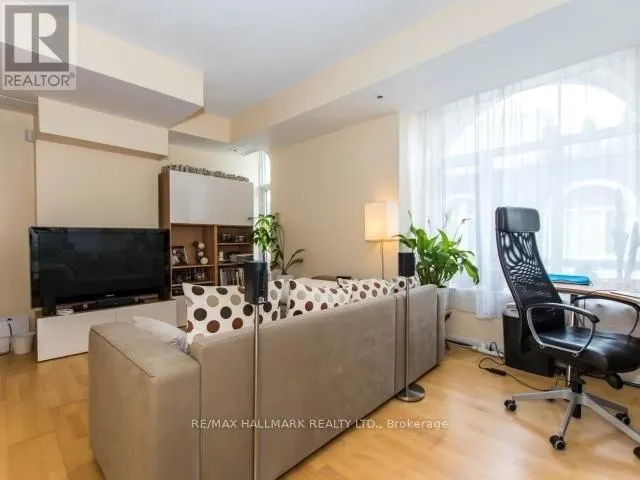 #523 - 36 STADIUM ROAD