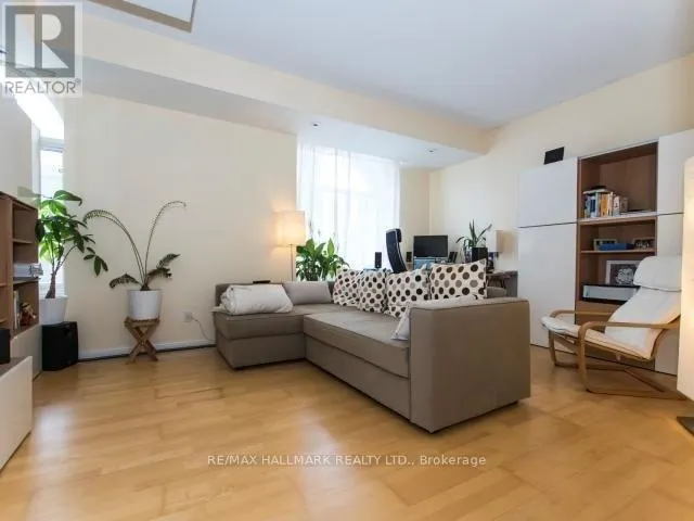 #523 - 36 STADIUM ROAD