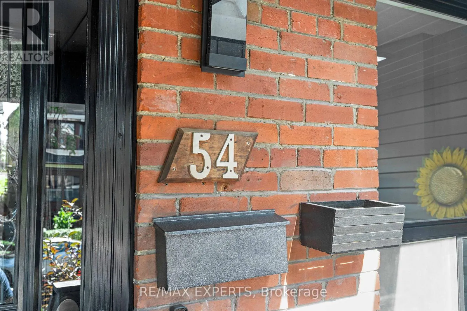 54 MARCHMOUNT ROAD