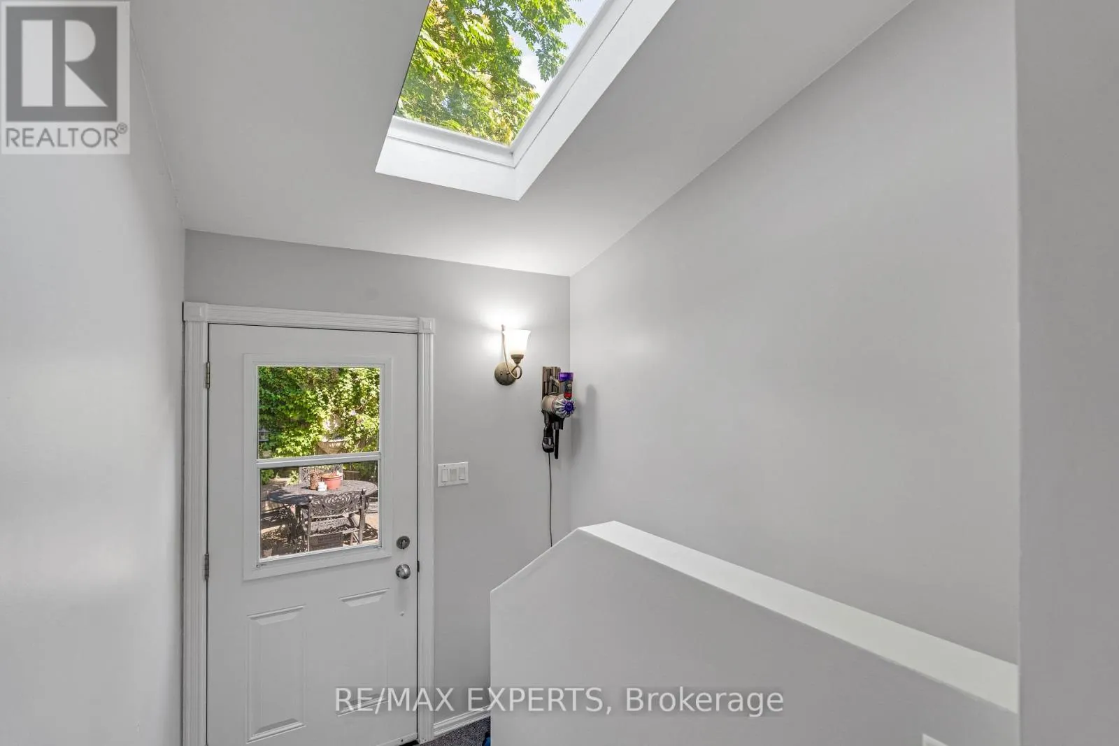 54 MARCHMOUNT ROAD