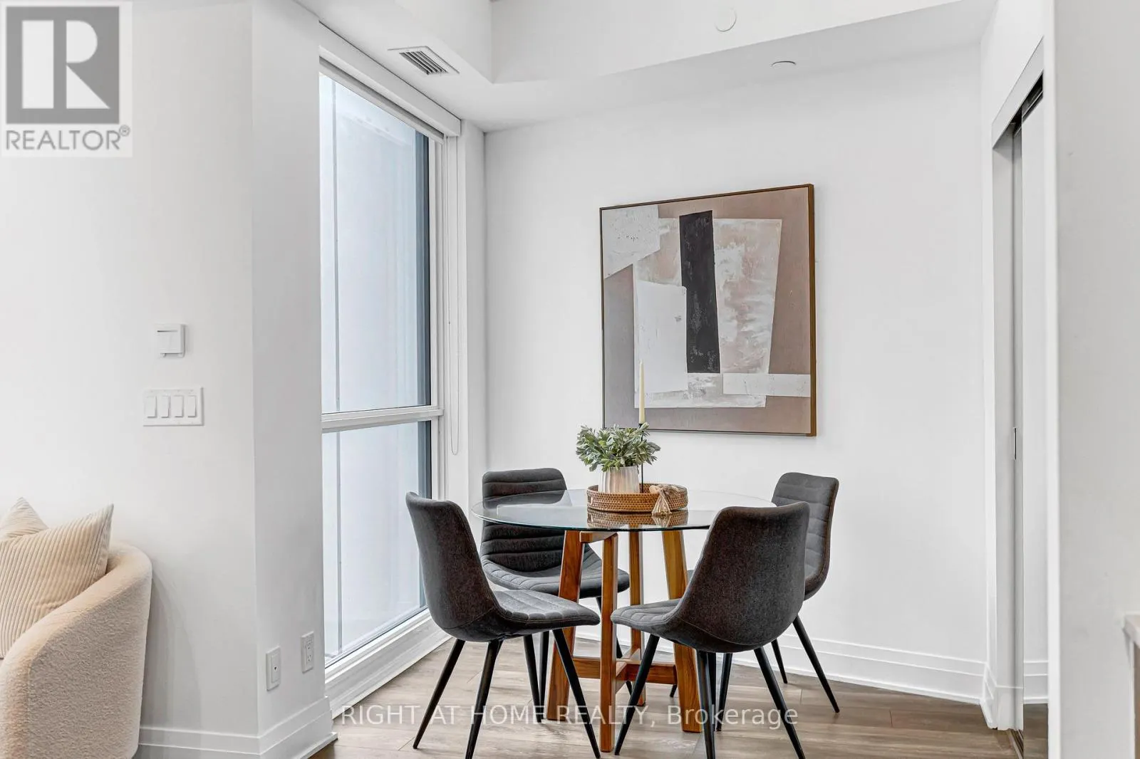 405 - 38 FOREST MANOR ROAD