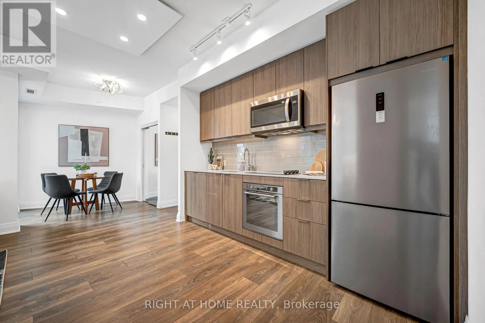 405 - 38 FOREST MANOR ROAD