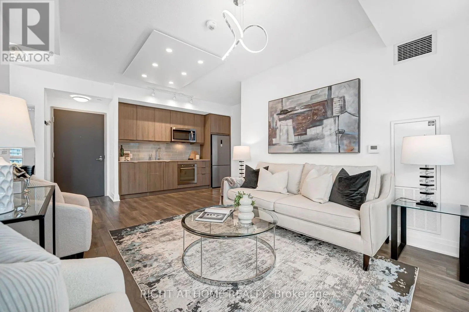405 - 38 FOREST MANOR ROAD