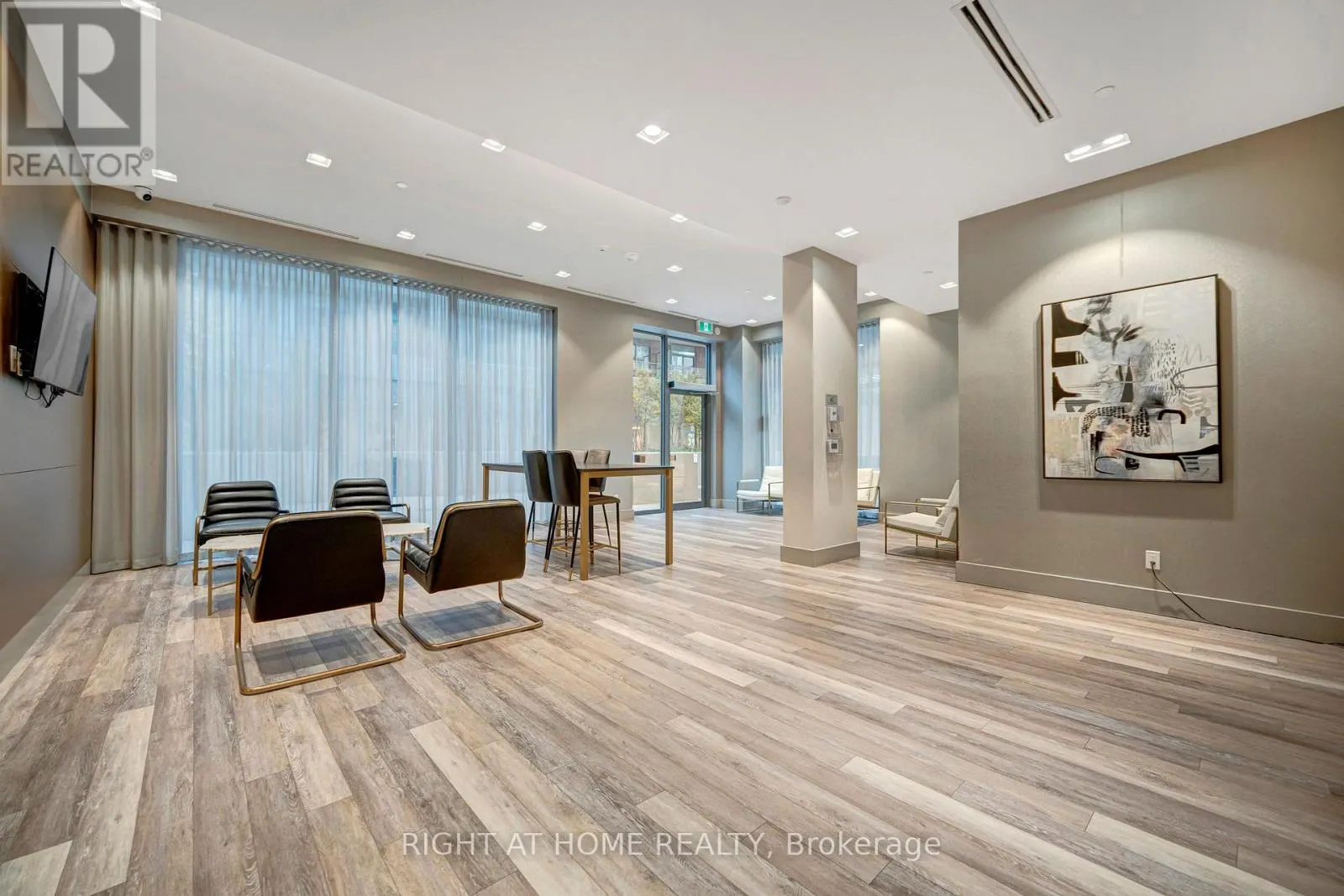 405 - 38 FOREST MANOR ROAD
