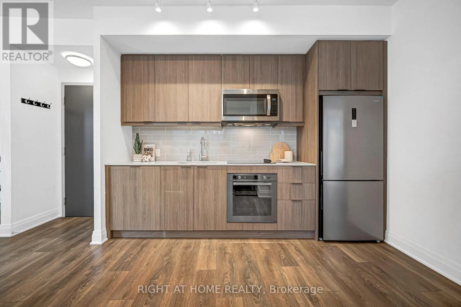 405 - 38 FOREST MANOR ROAD