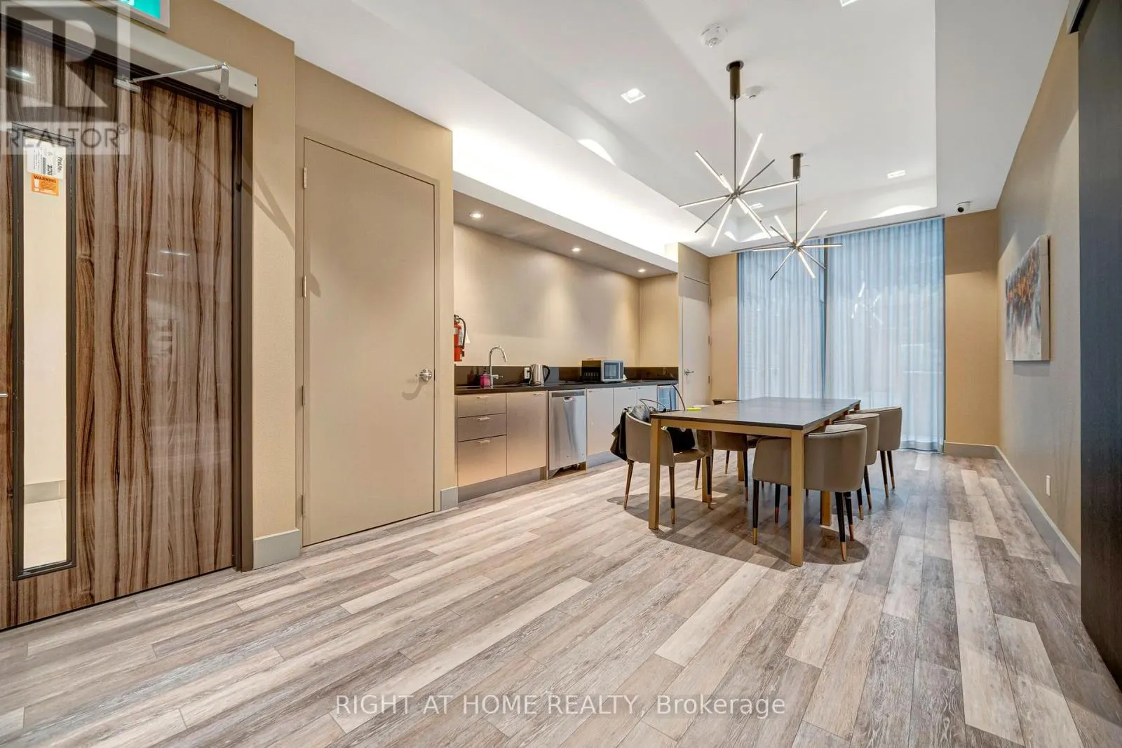 405 - 38 FOREST MANOR ROAD