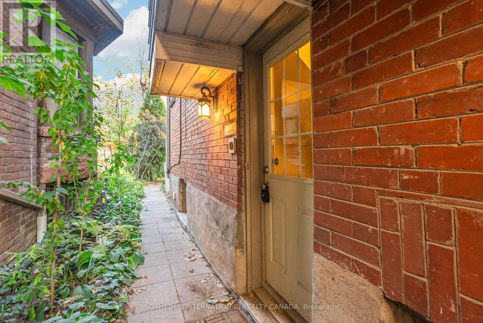 476 PALMERSTON BOULEVARD