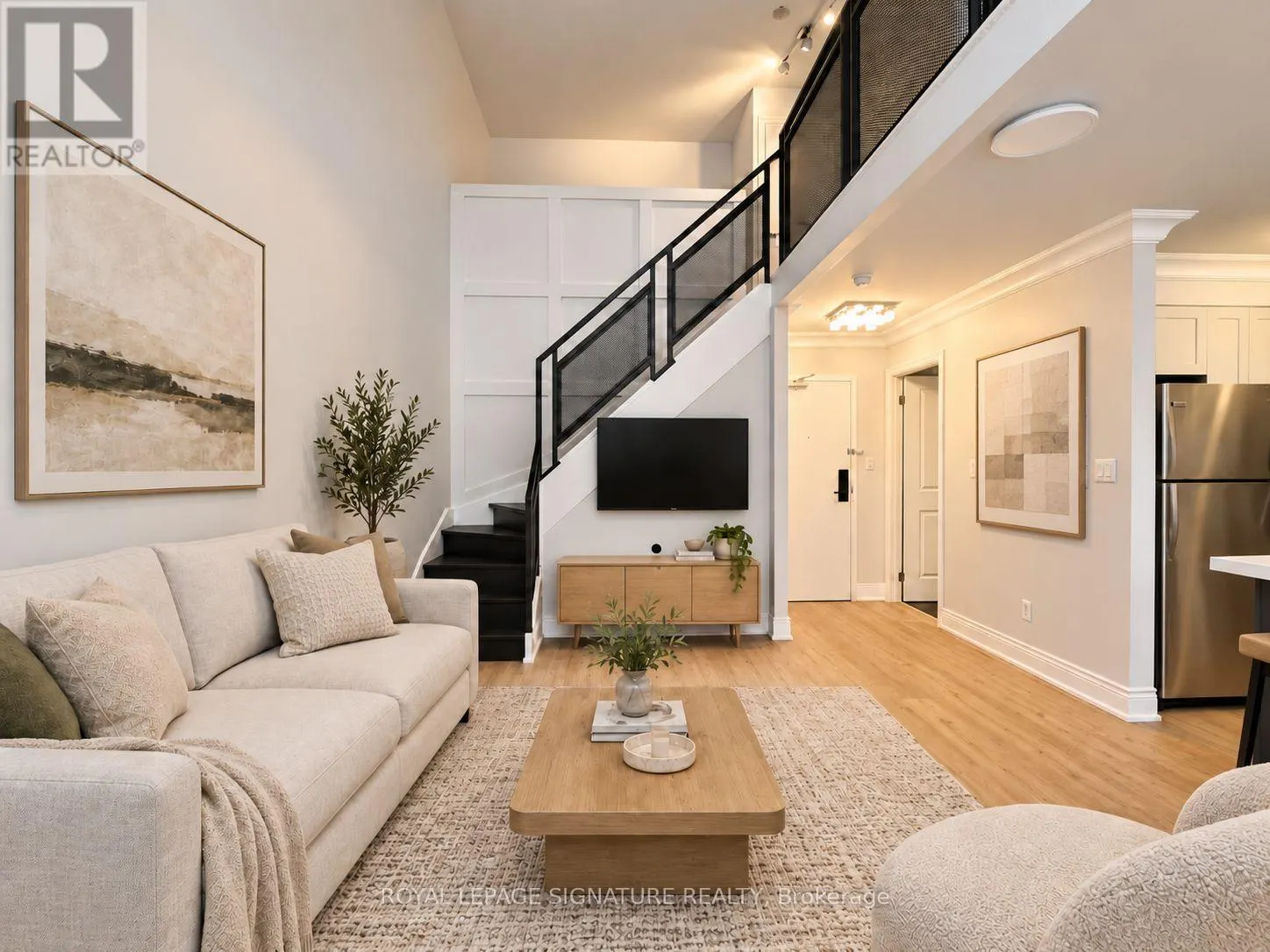 211 - 800 KING STREET W