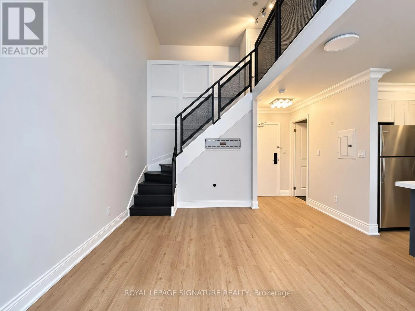 211 - 800 KING STREET W