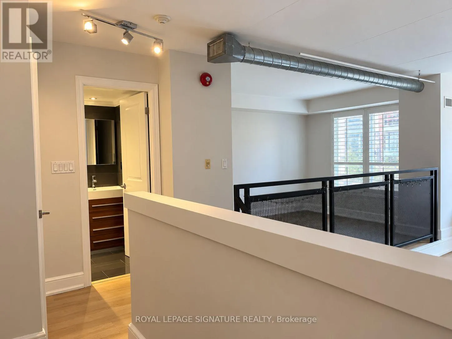 211 - 800 KING STREET W