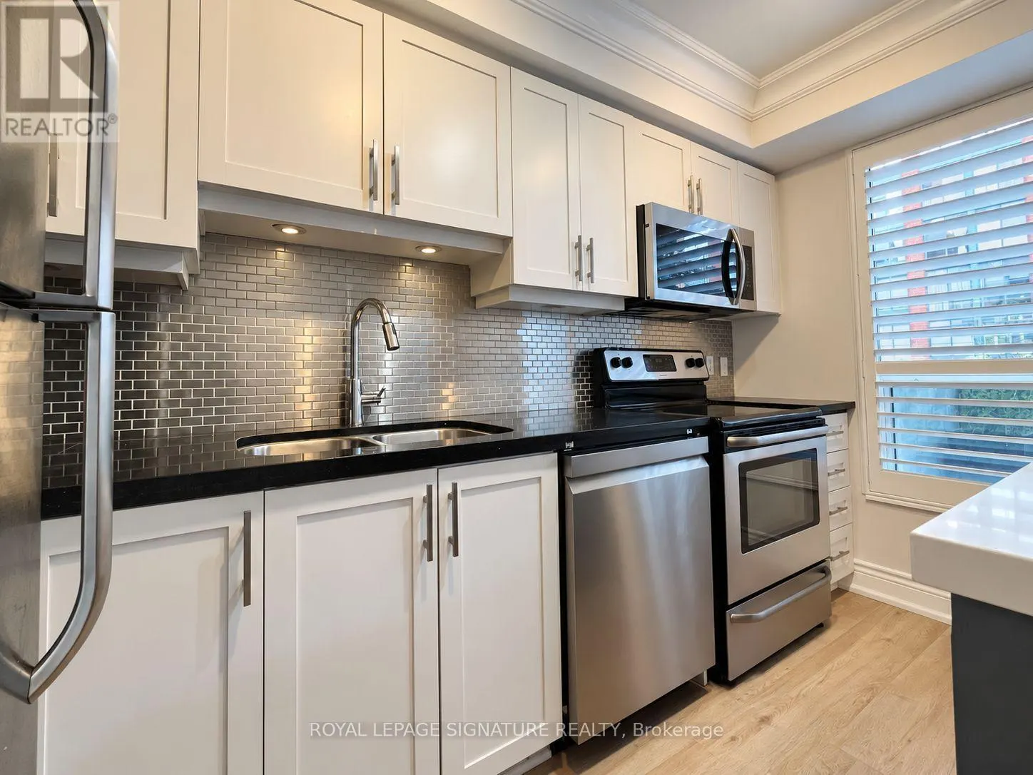 211 - 800 KING STREET W