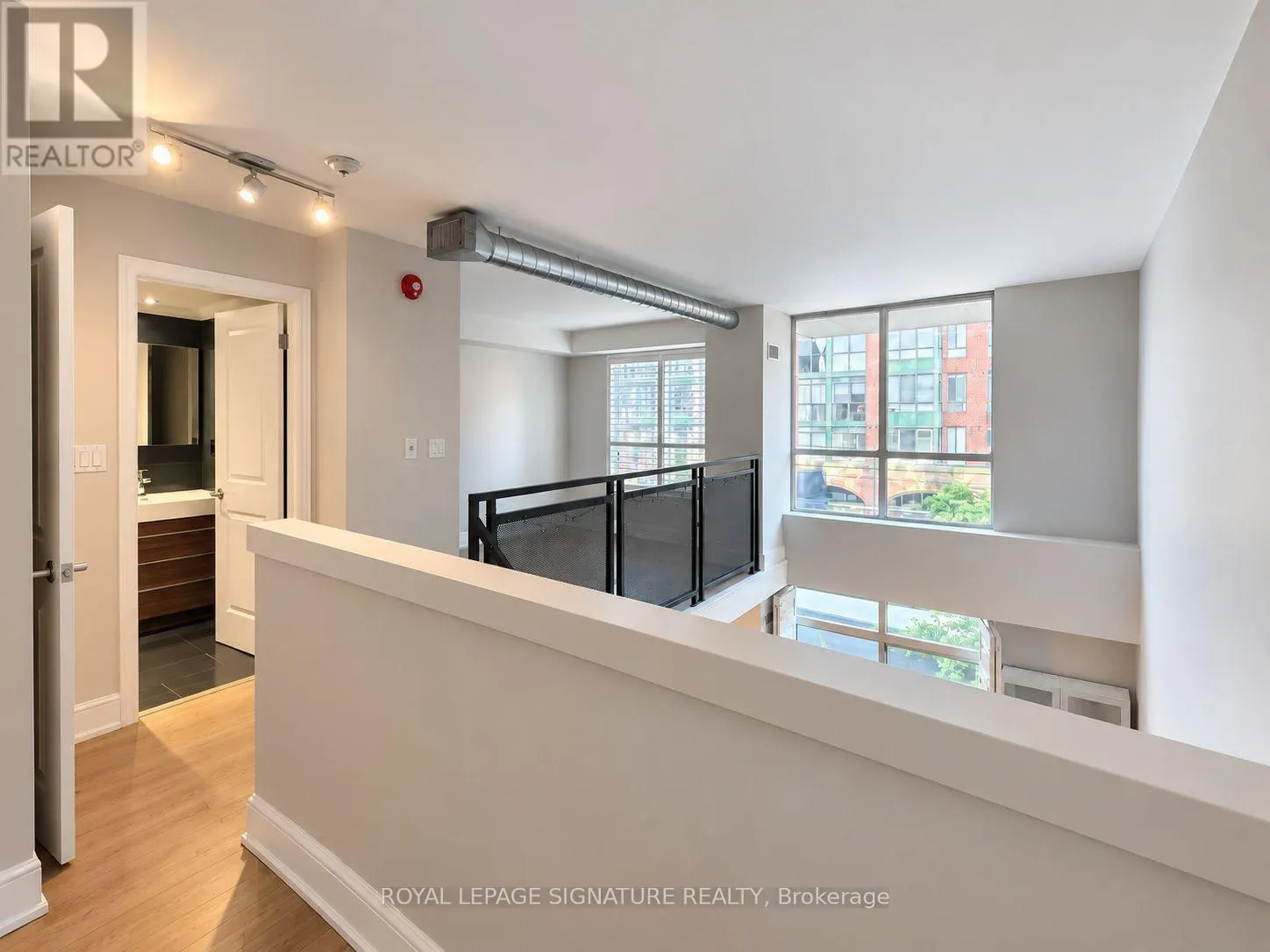211 - 800 KING STREET W