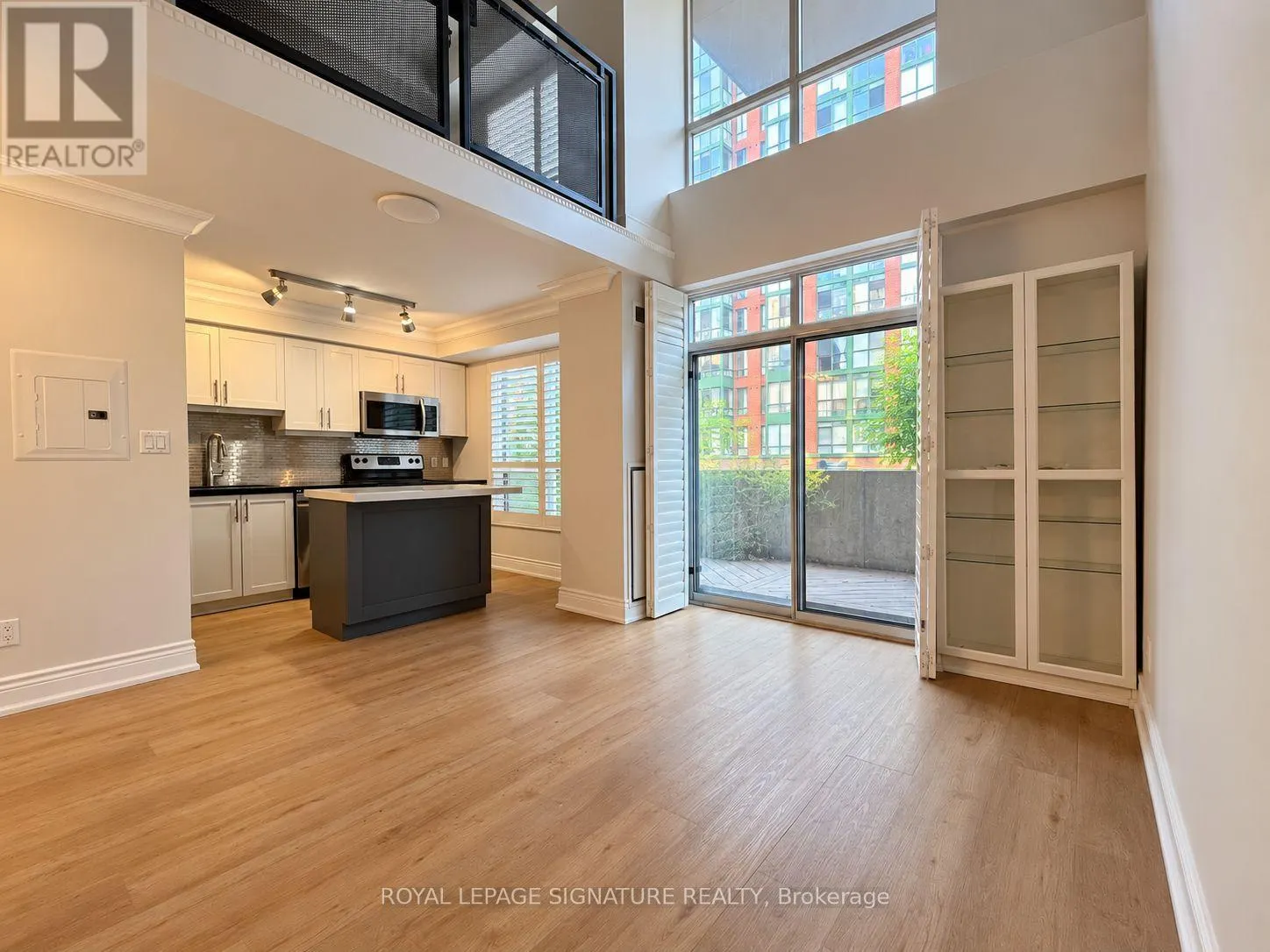 211 - 800 KING STREET W