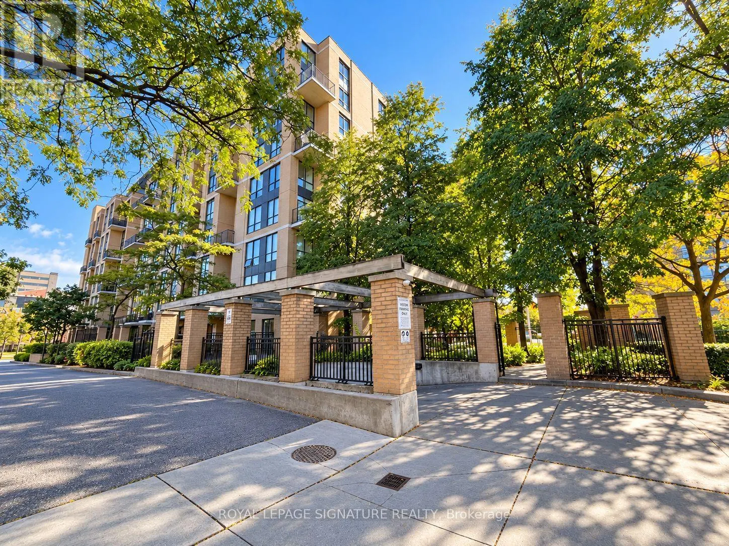 211 - 800 KING STREET W