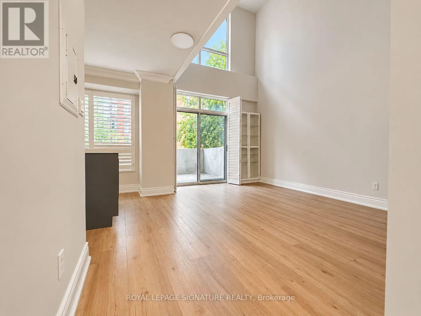 211 - 800 KING STREET W