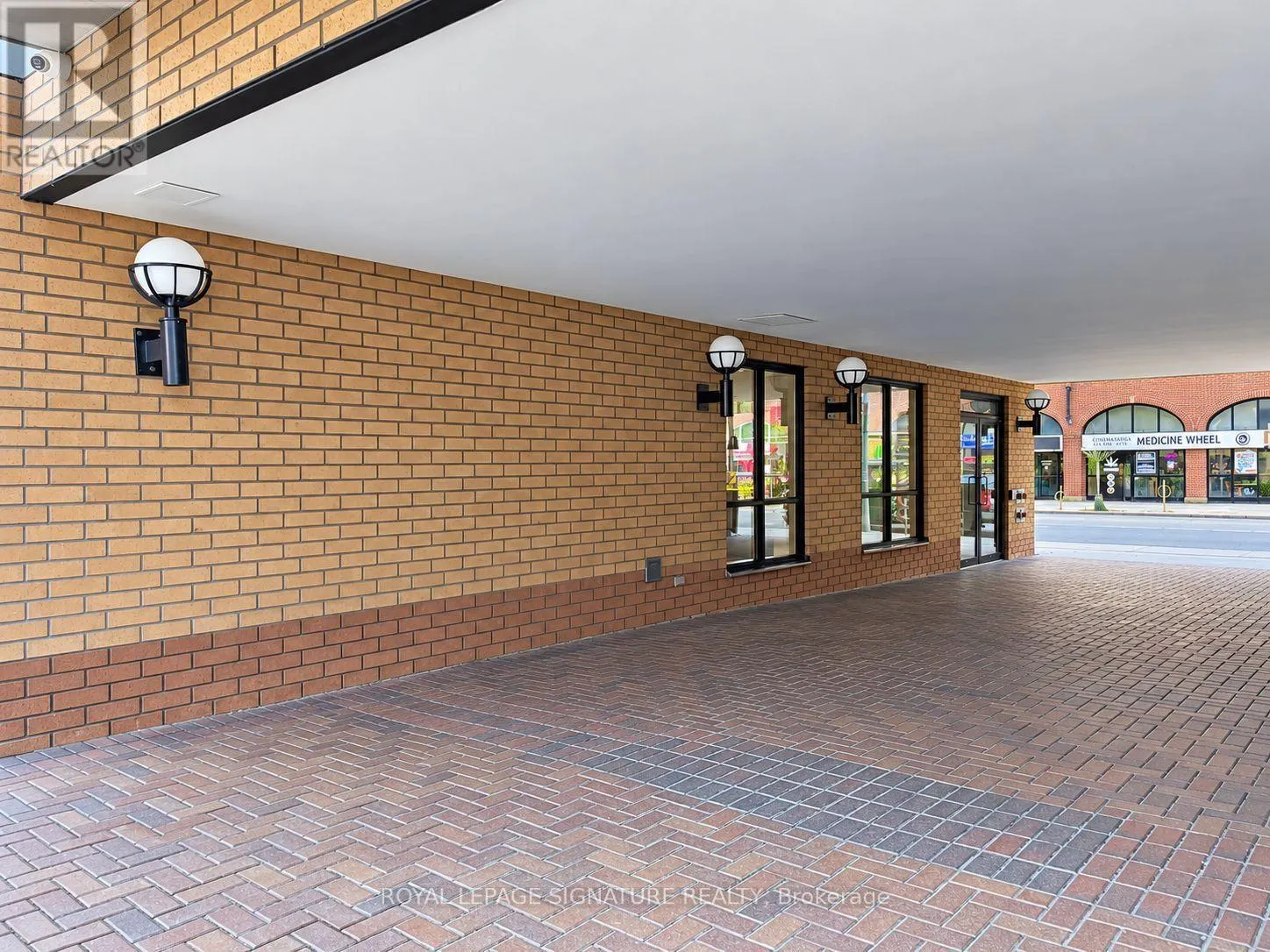 211 - 800 KING STREET W
