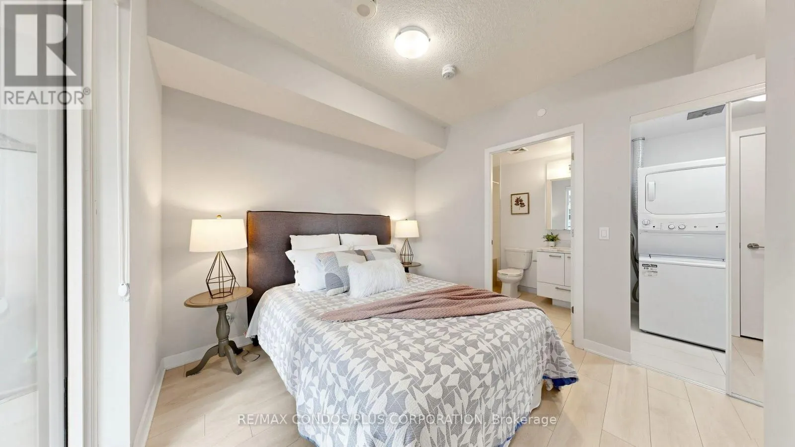 506 - 2221 YONGE STREET