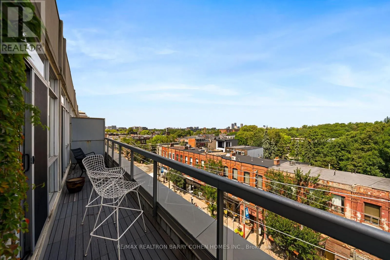 PH12 - 955 QUEEN STREET W