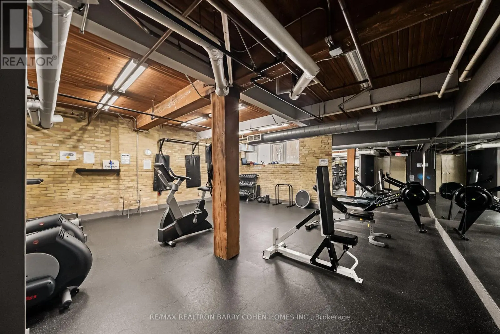 PH12 - 955 QUEEN STREET W