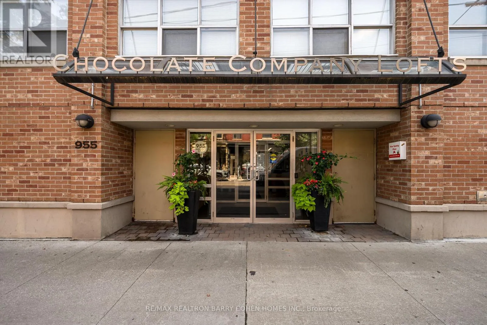 PH12 - 955 QUEEN STREET W