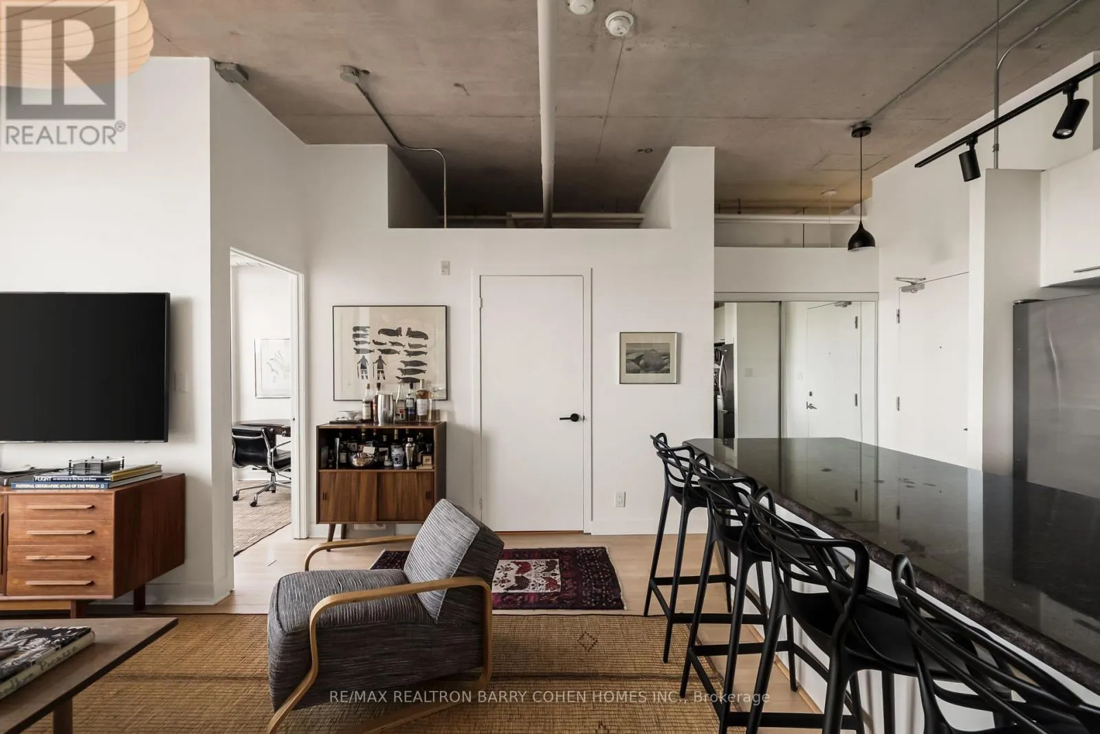 PH12 - 955 QUEEN STREET W