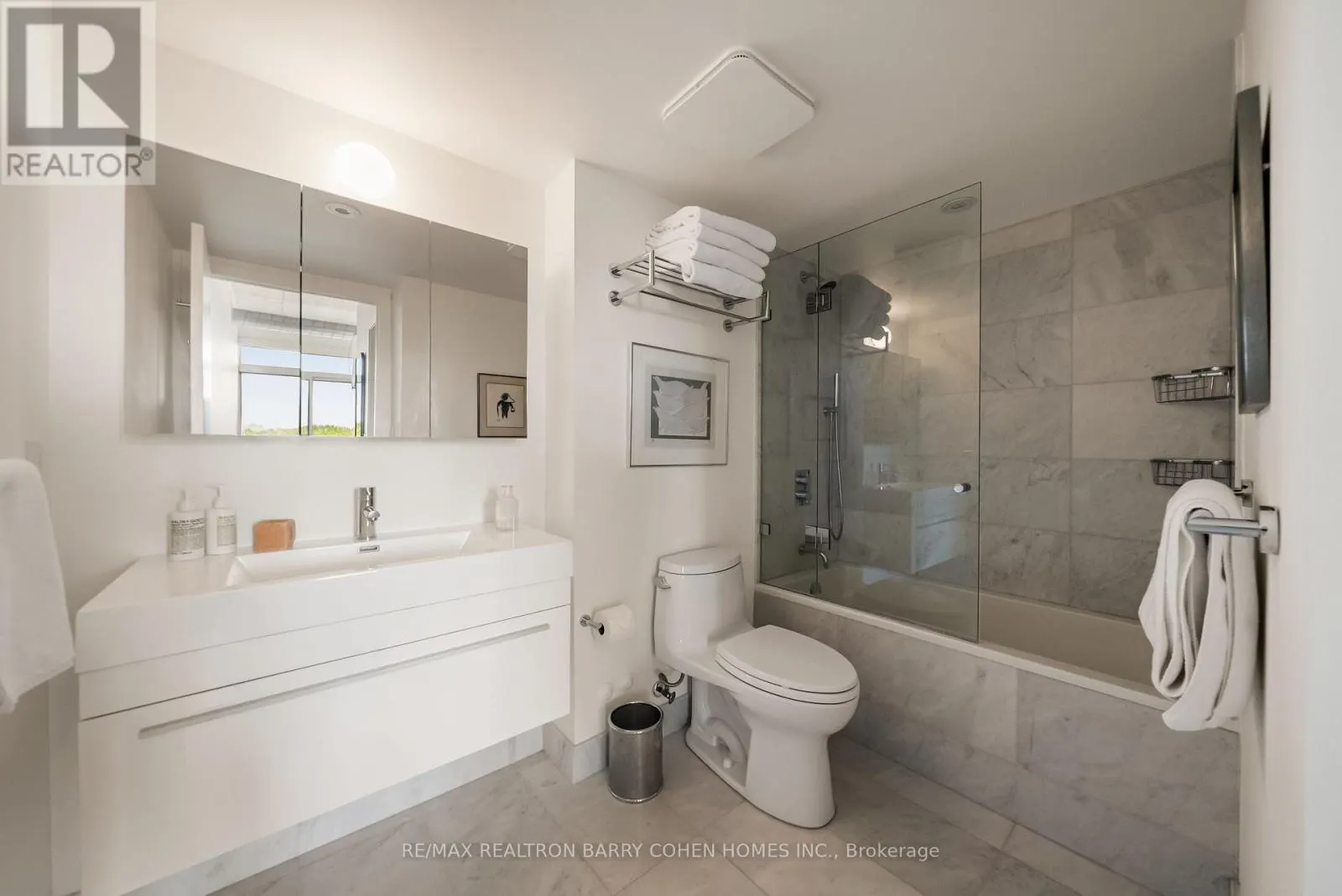 PH12 - 955 QUEEN STREET W