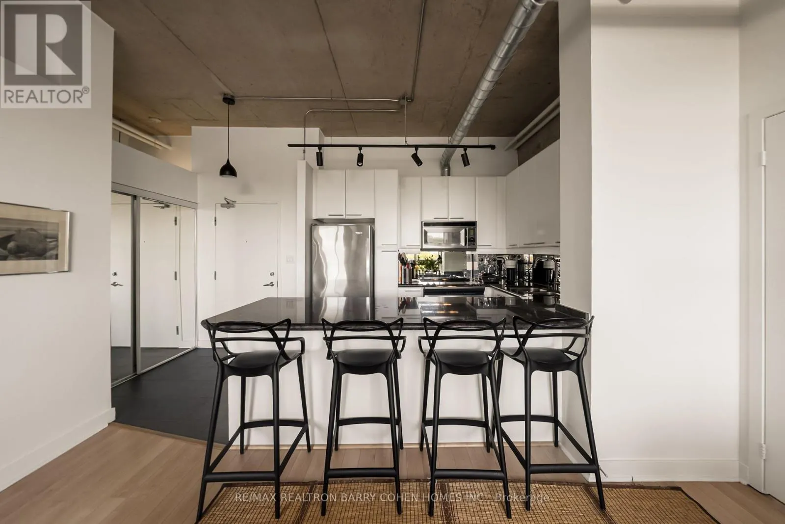 PH12 - 955 QUEEN STREET W