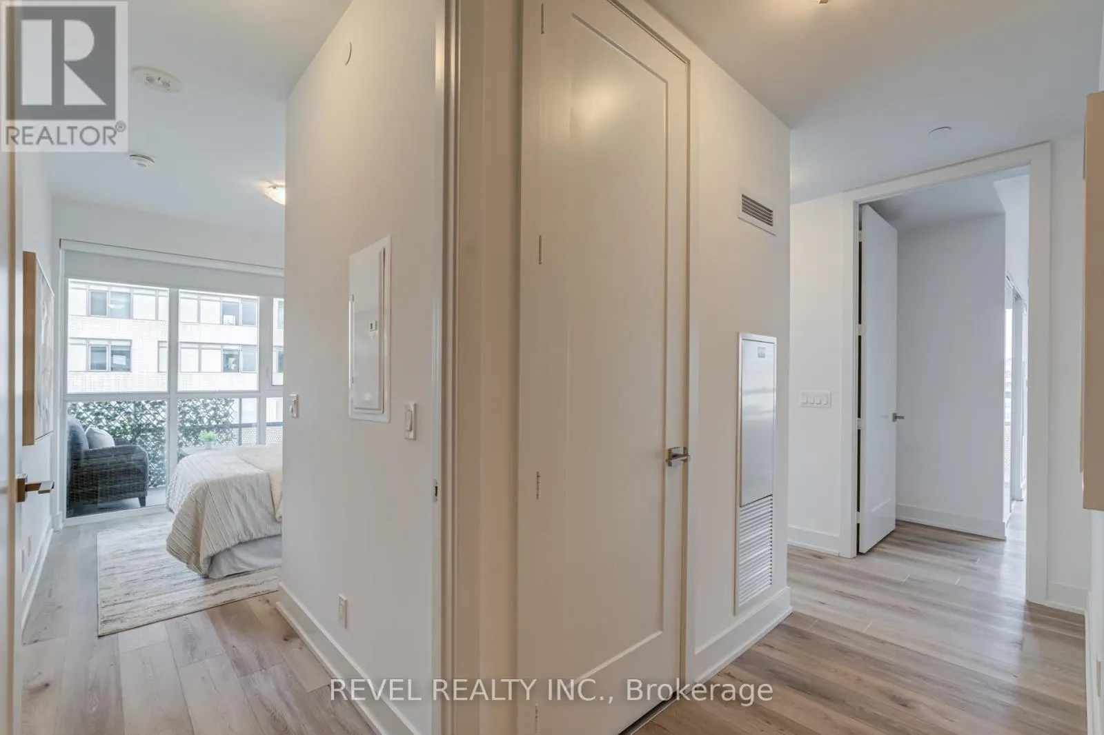 1107 - 11 LILLIAN STREET