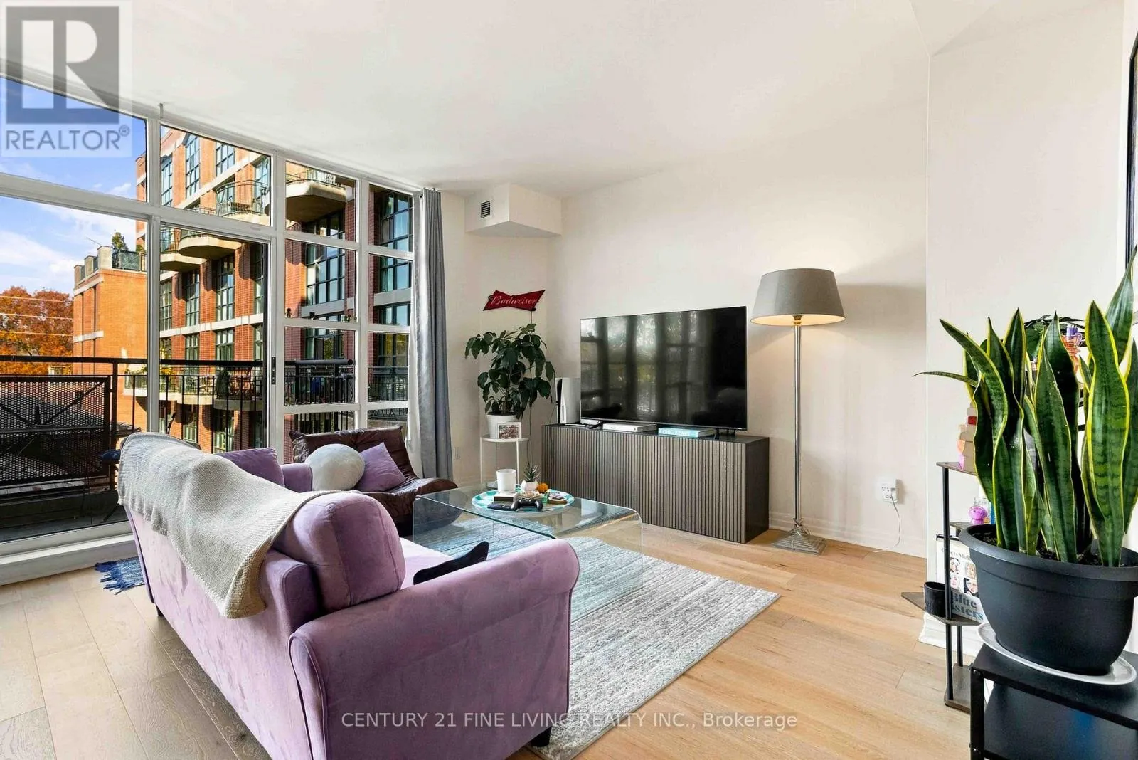 419 - 901 QUEEN STREET W