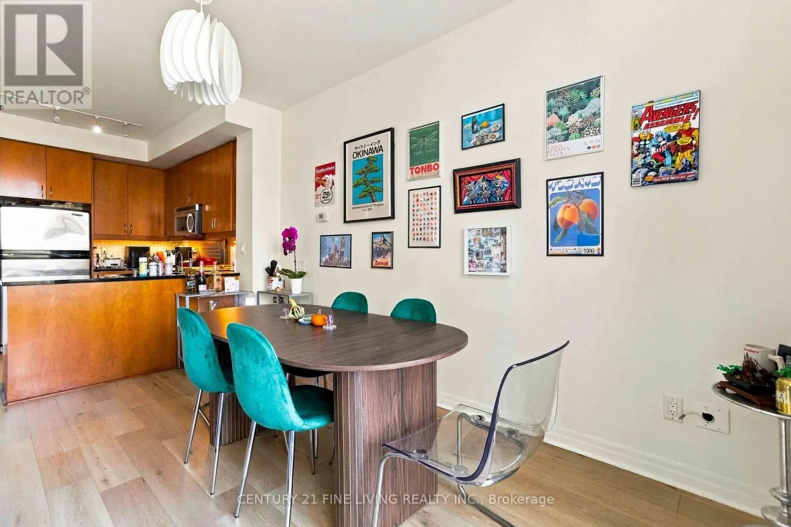 419 - 901 QUEEN STREET W