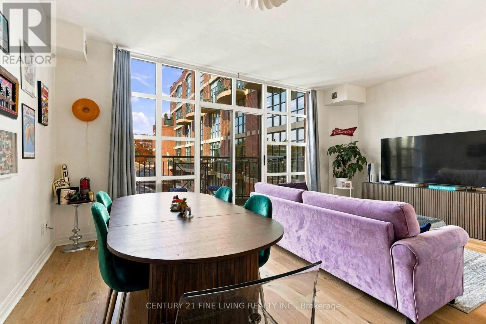 419 - 901 QUEEN STREET W