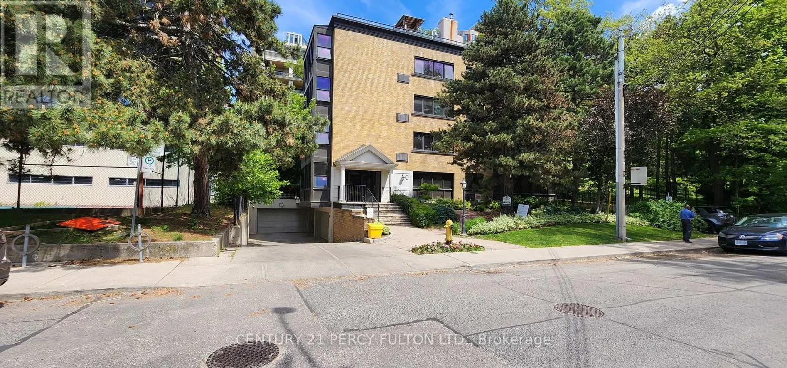 301 - 22 WOODLAWN AVENUE E