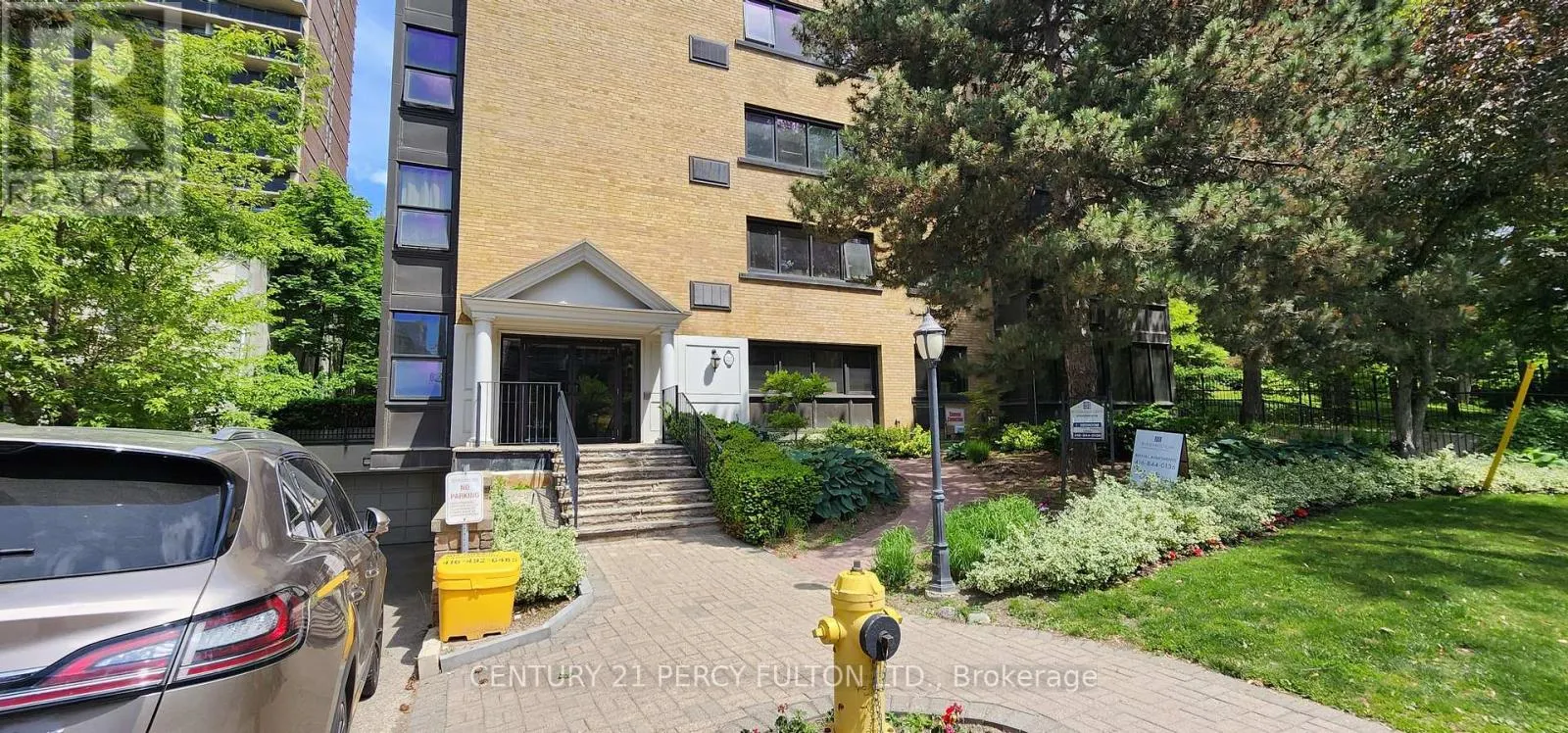 301 - 22 WOODLAWN AVENUE E