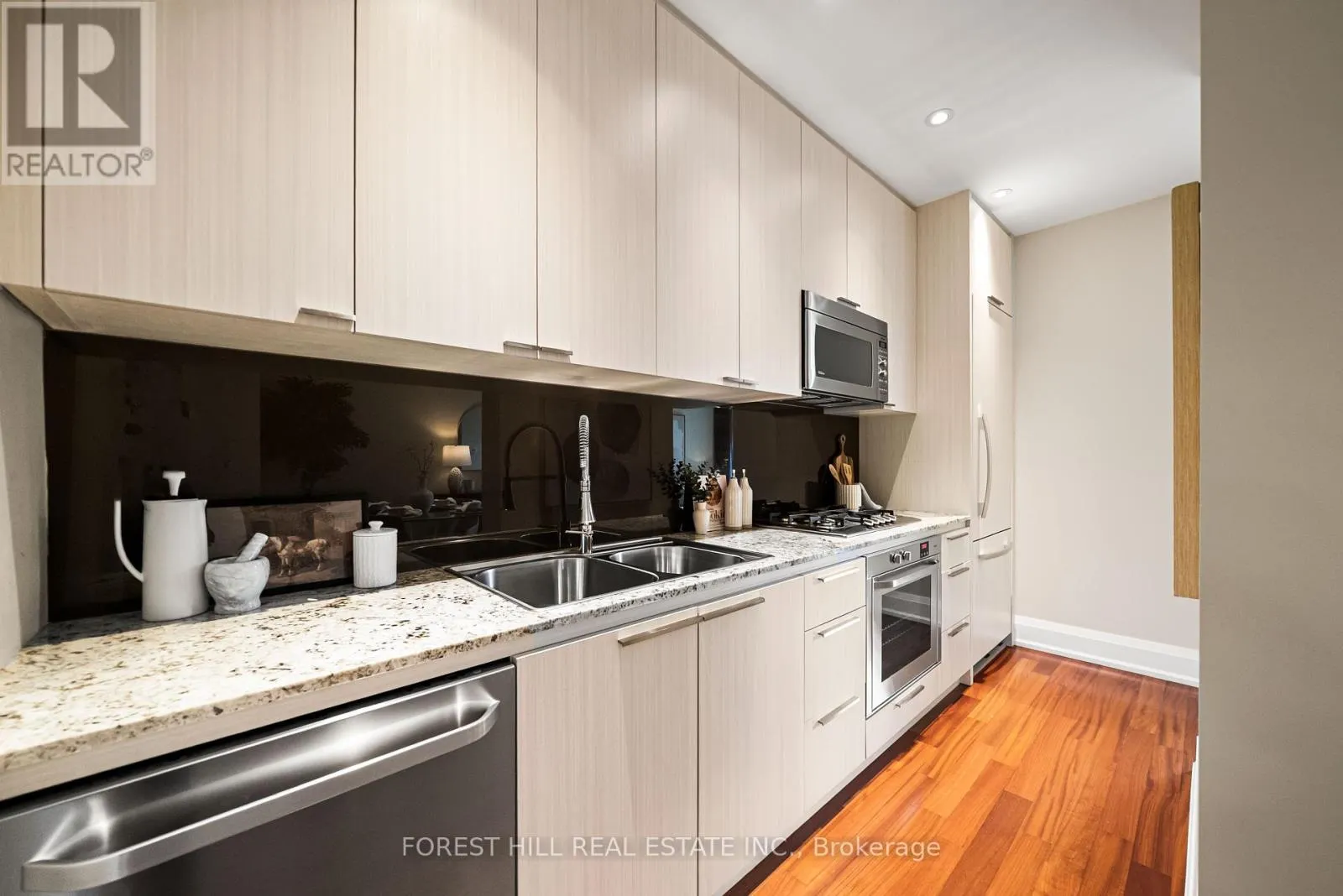 304 - 88 DAVENPORT ROAD