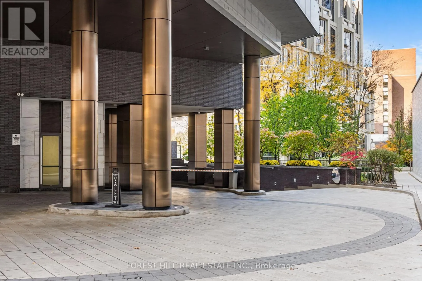 304 - 88 DAVENPORT ROAD