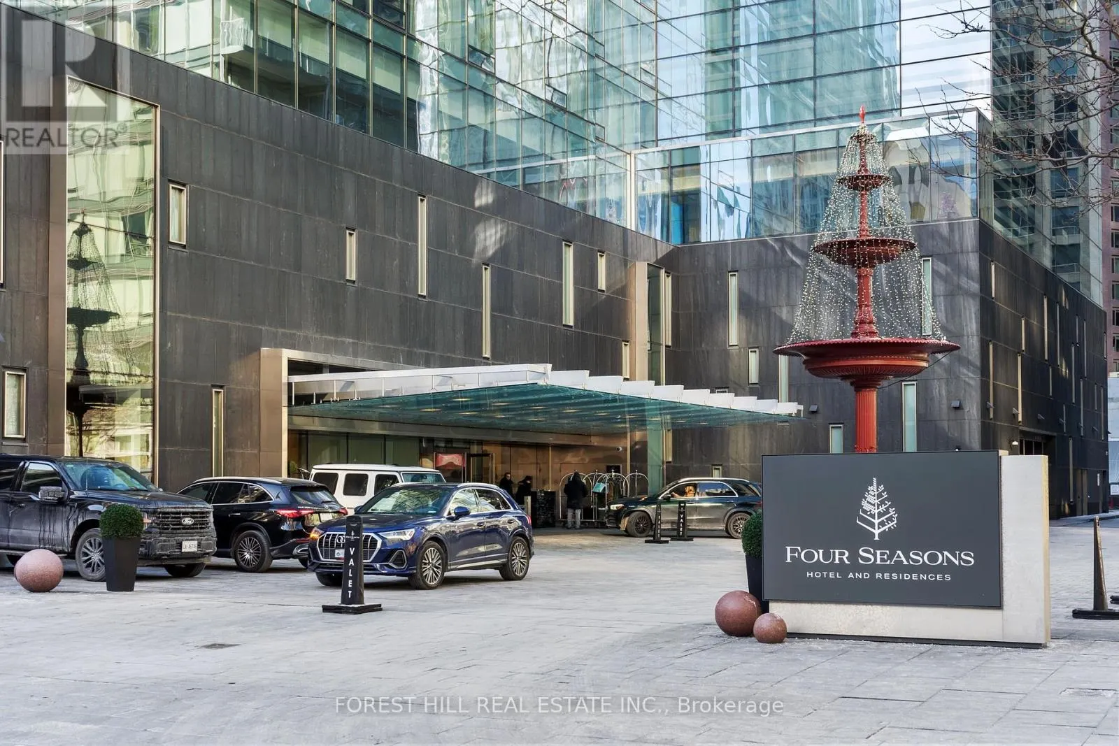 304 - 88 DAVENPORT ROAD