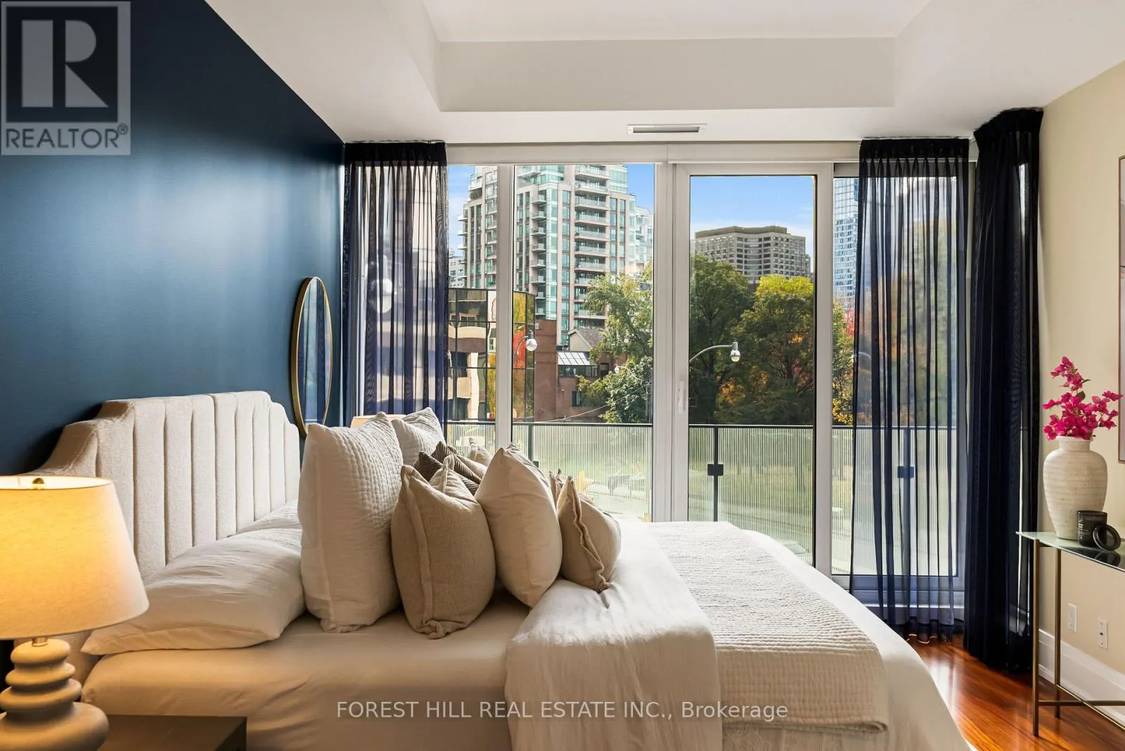 304 - 88 DAVENPORT ROAD