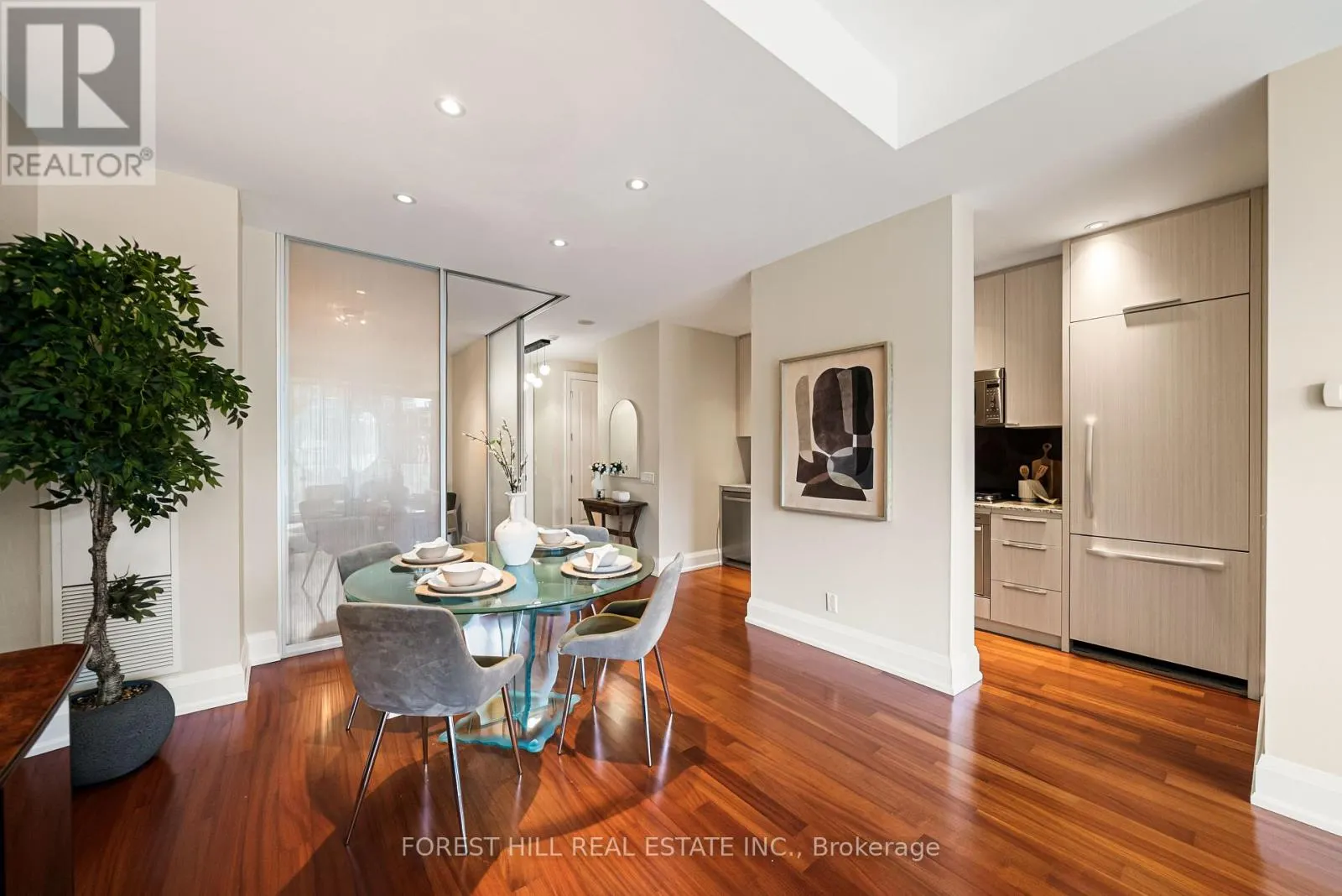 304 - 88 DAVENPORT ROAD