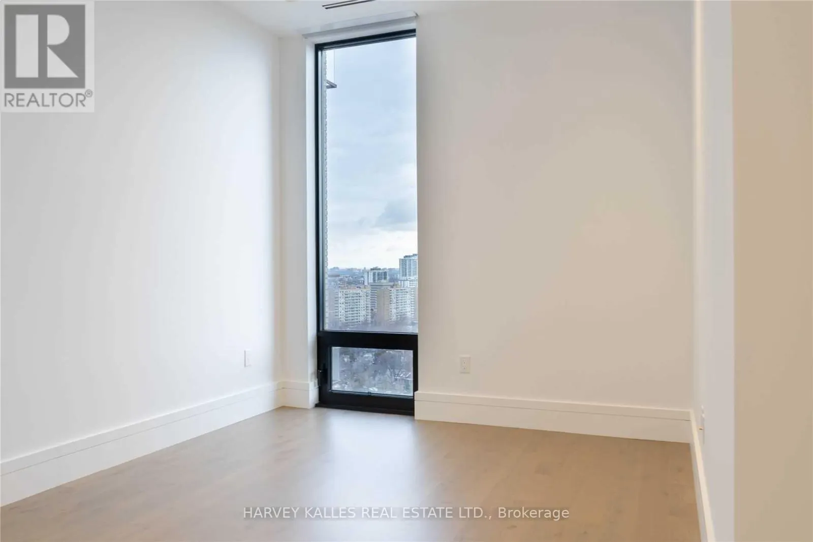 1905 - 215 LONSDALE ROAD