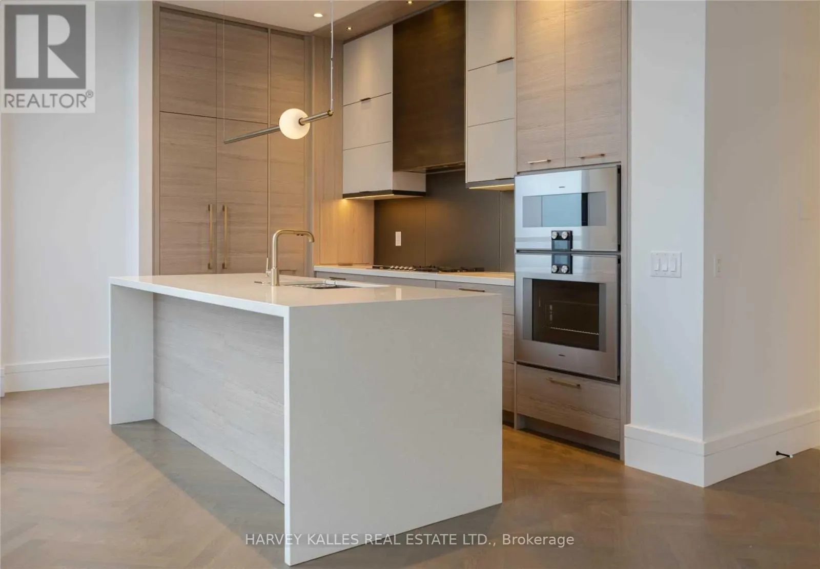 1905 - 215 LONSDALE ROAD
