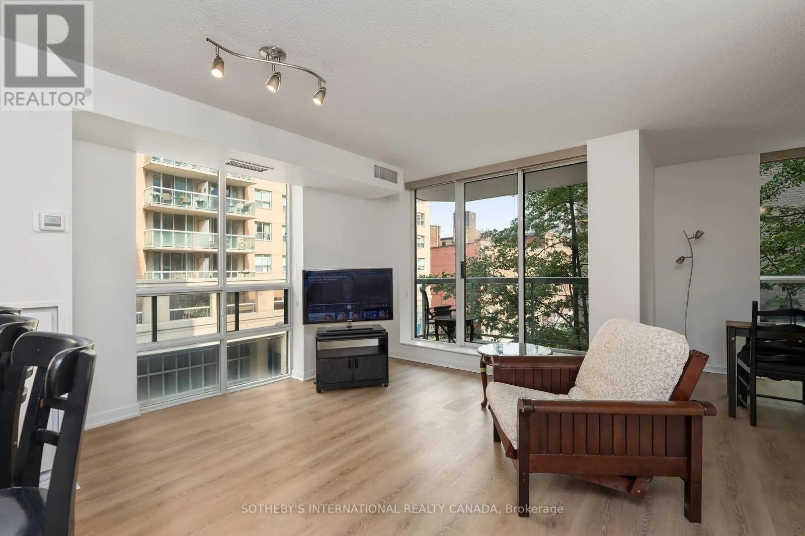 408 - 311 RICHMOND STREET