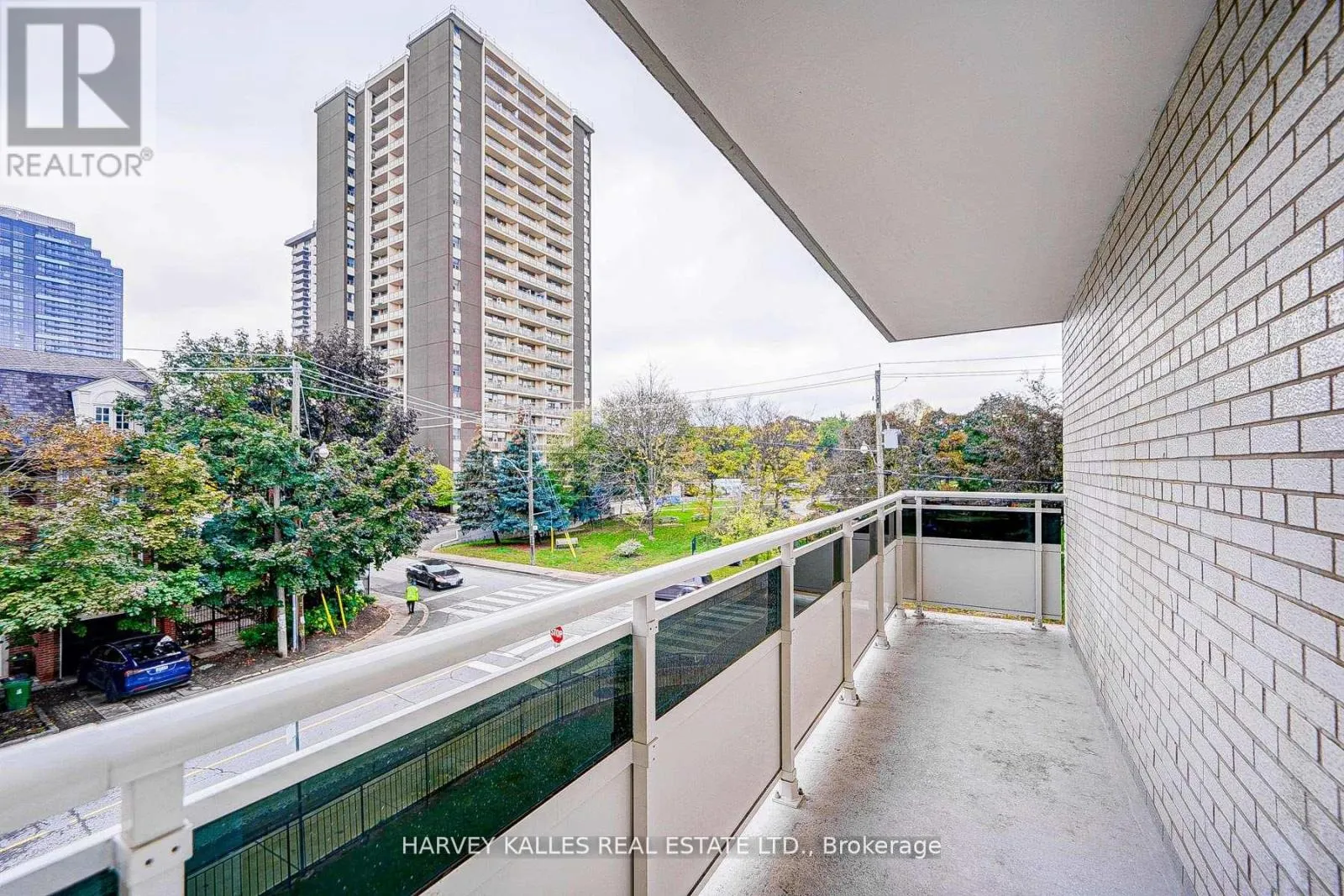 402 - 133 ERSKINE AVENUE