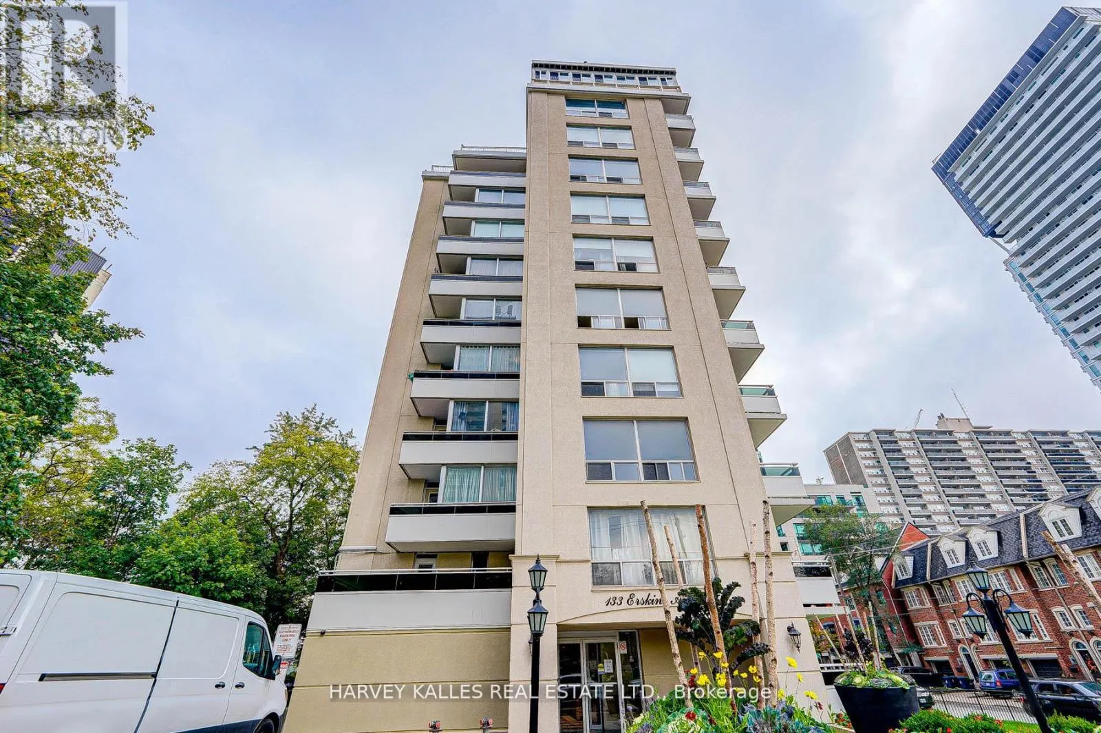 402 - 133 ERSKINE AVENUE