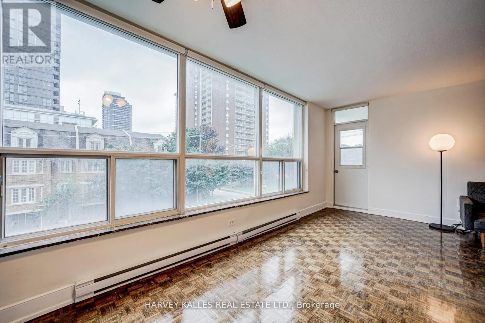 402 - 133 ERSKINE AVENUE