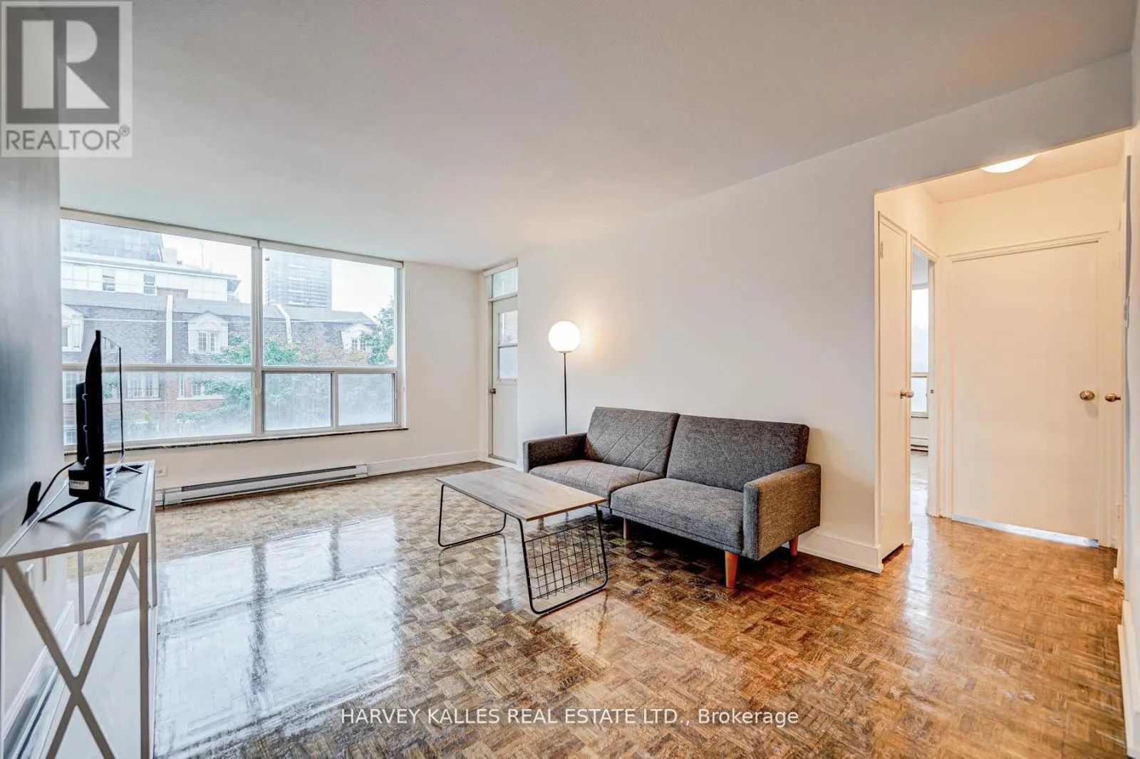 402 - 133 ERSKINE AVENUE
